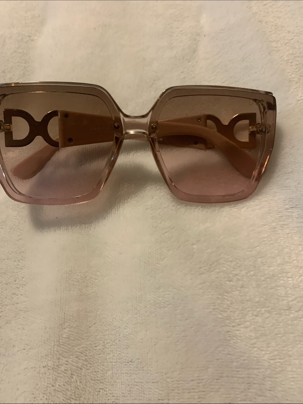 Designer-Inspired Pink Gradient Square Sunglasses no scratches